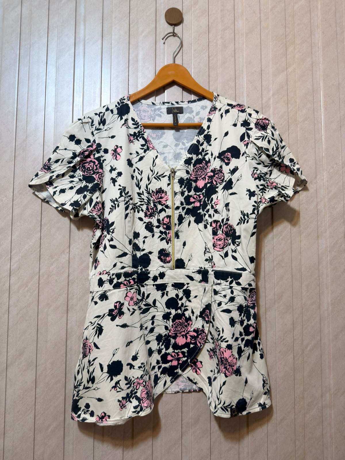 Chest 20  Length 26  Fabric cotton silk Casual Western Women’s Half Sleeve Top