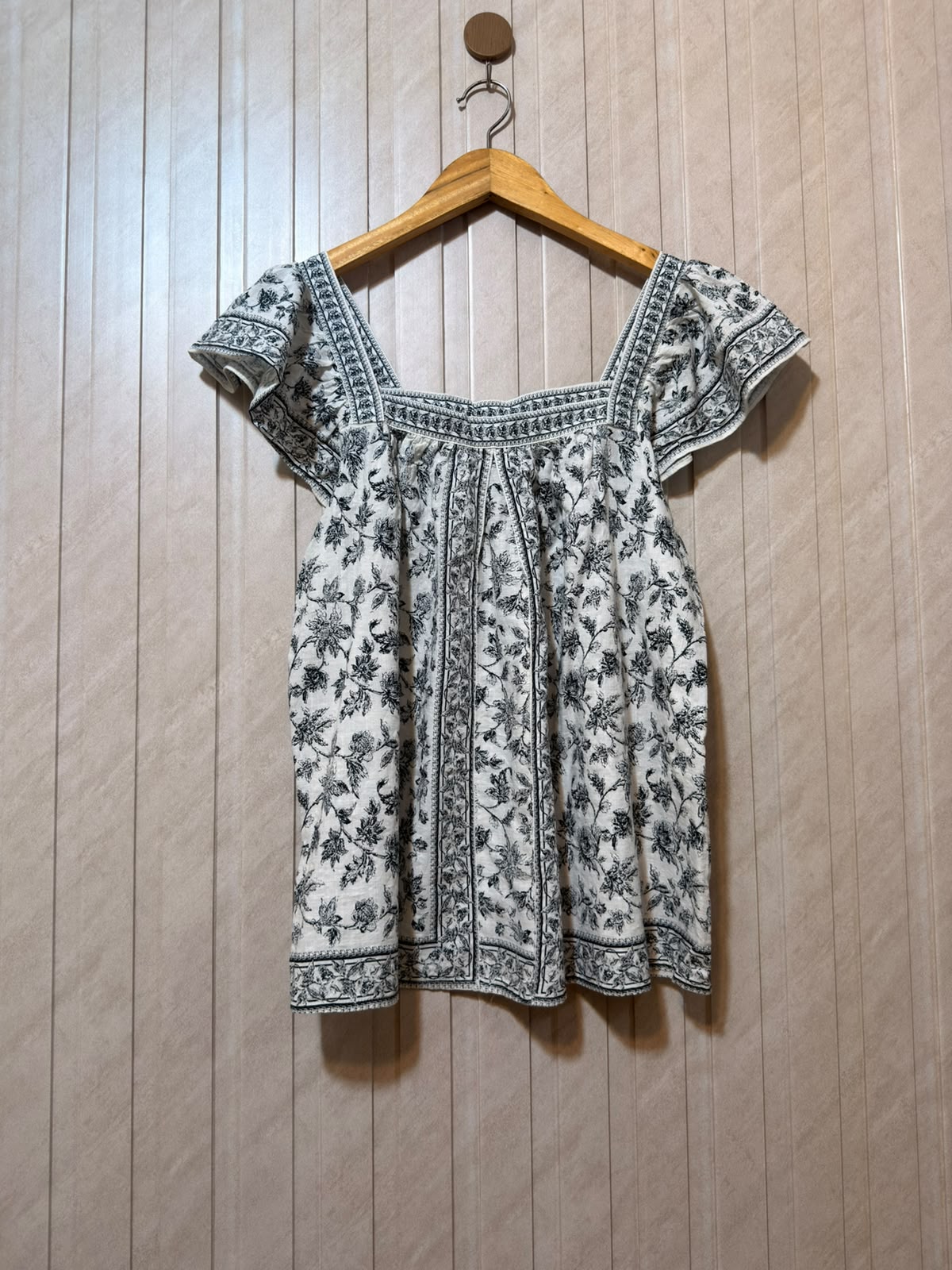 Chest 18  Lenght 22  Fabric linen Women’s Half Sleeve Top