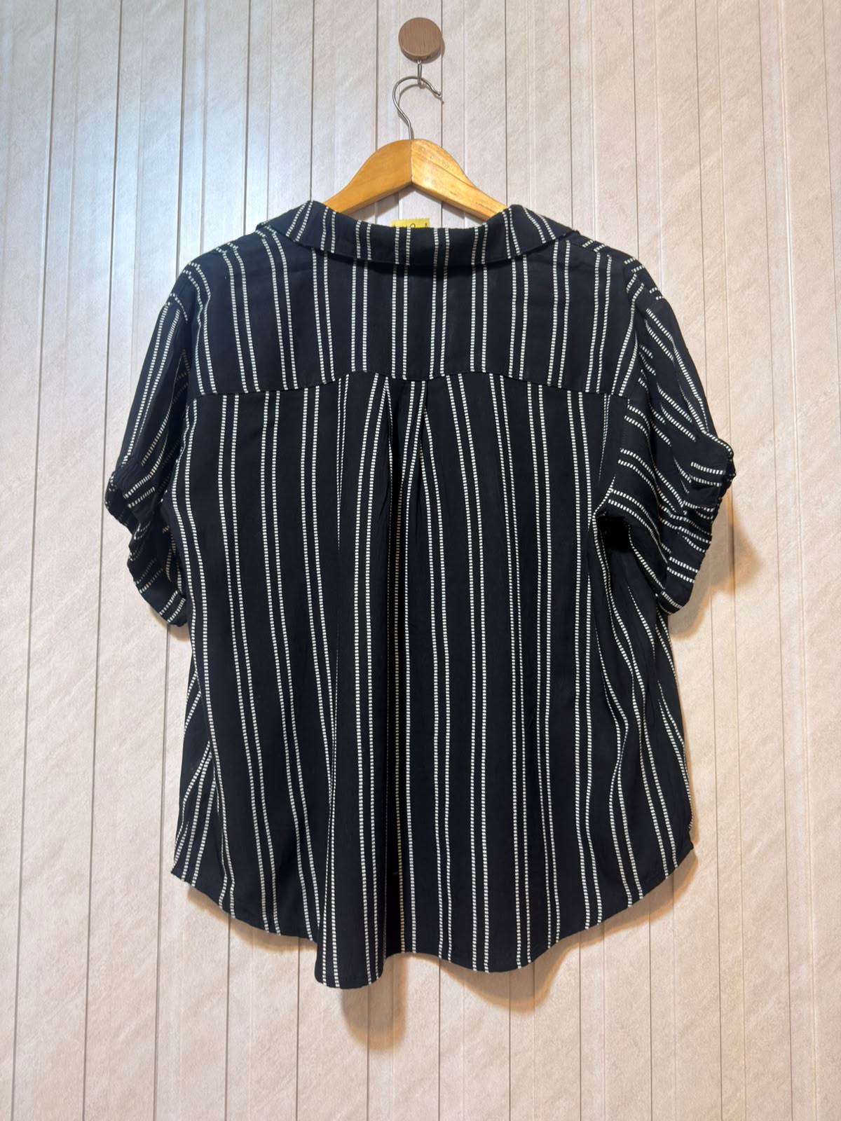 Chest 21  Lenght 24  Fabric linen Women’s Half Sleeve Top