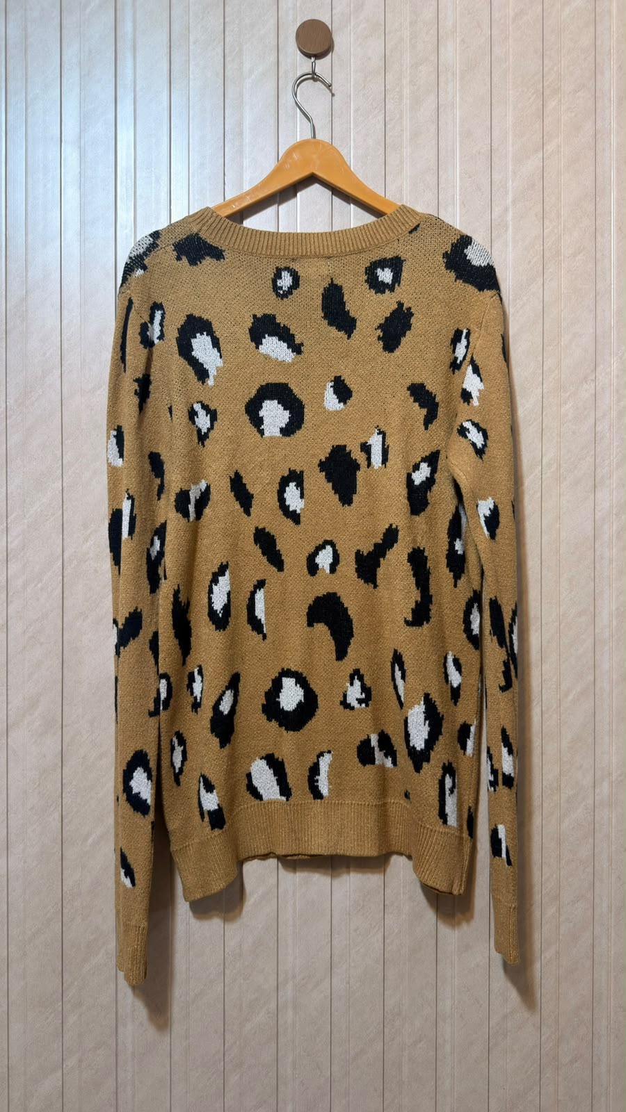 Chest 20  Length 30 Casual Western Women’s Sweater