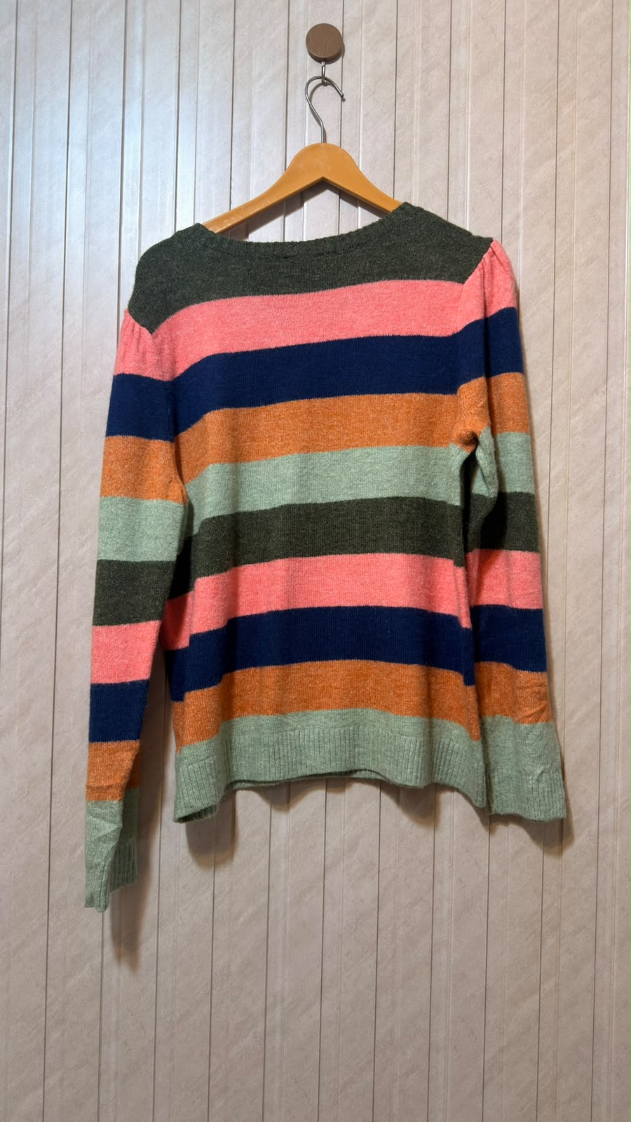 Chest 21  Length 24 Signature Western Women’s Sweater