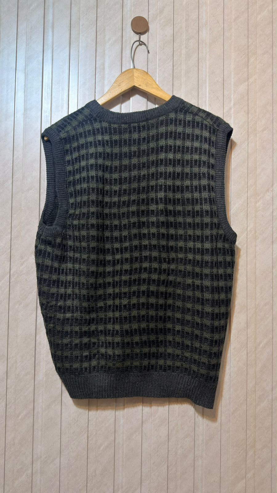 Chest 23  Lenght 25 Minimalist Women’s Sweater