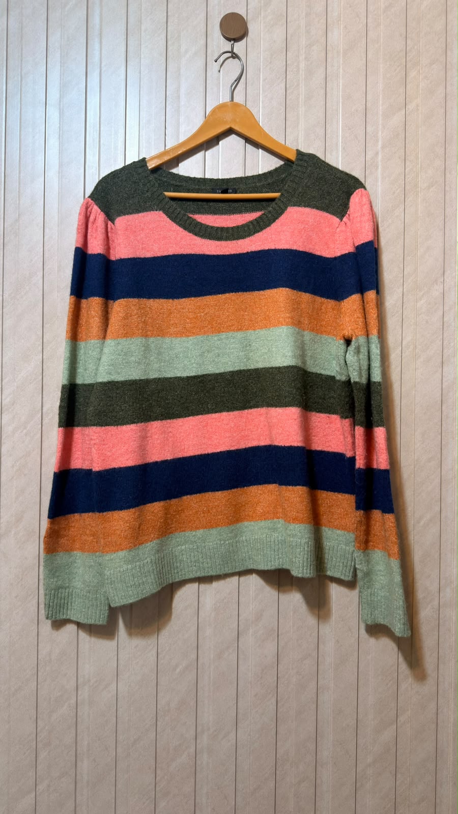 Chest 21  Length 24 Signature Western Women’s Sweater