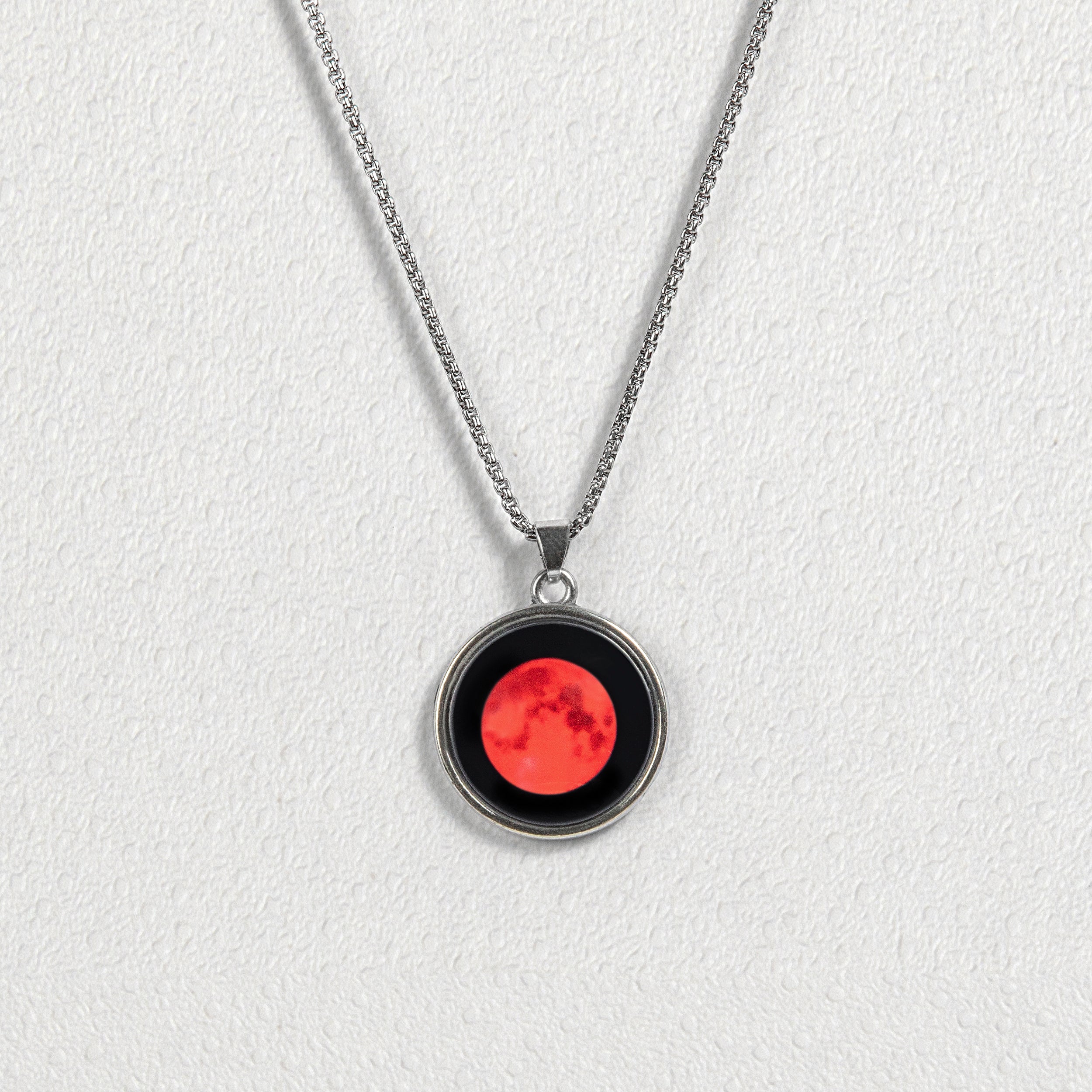 Lunar Eye - Red Luma